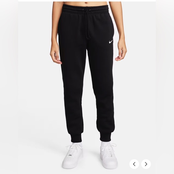 Nike Phoenix Fleece, Women's Mid-Rise Sweatpants
Size XS (0–2) - Picture 2 of 6